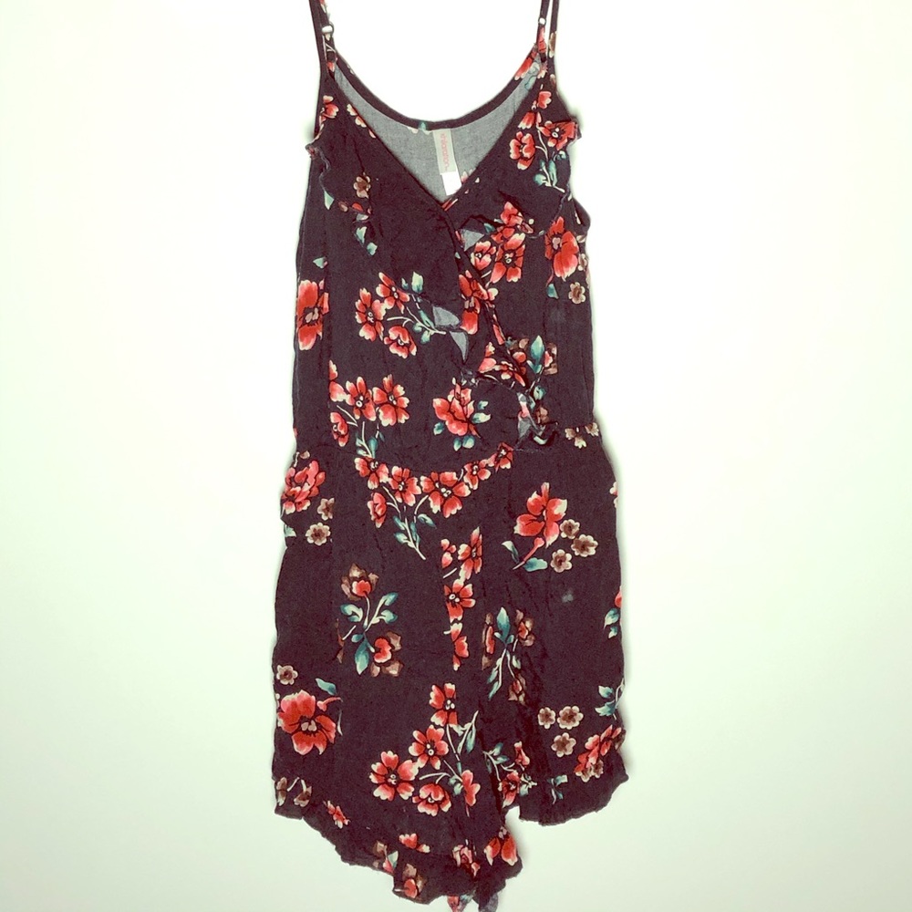 Xhilaration | Floral Ruffled V-Neck Romper